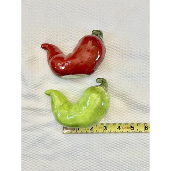 Certified International CIC La Vida Chili Pepper Figural Salt and Pepper Shakers - Picture 5 of 12